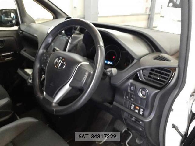 Toyota NOAH 2019-08 8650446-2
