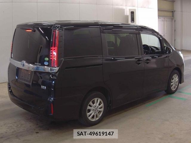 Toyota NOAH 2021-05 8650680-1