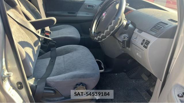 Toyota NOAH 2005-03 8651286-5