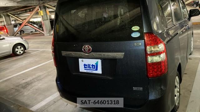 Toyota NOAH 2010-08 8651453-1