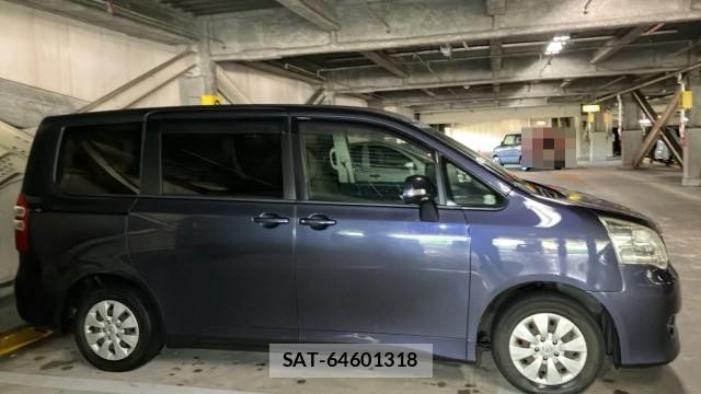 Toyota NOAH 2010-08 8651453-3