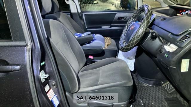 Toyota NOAH 2010-08 8651453-5