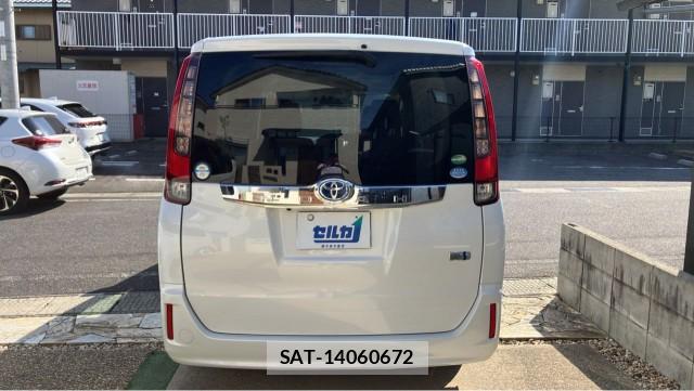 Toyota NOAH 2015-09 8651454-1
