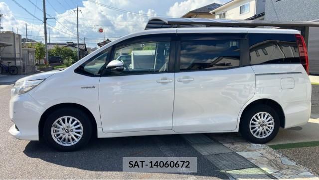 Toyota NOAH 2015-09 8651454-10