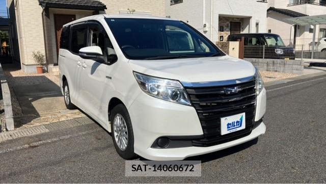 Toyota NOAH 2015-09 8651454-11