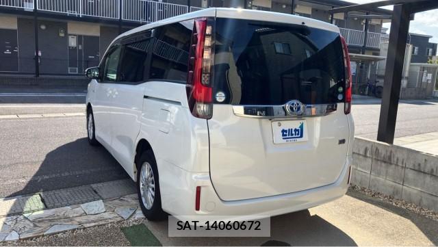 Toyota NOAH 2015-09 8651454-13