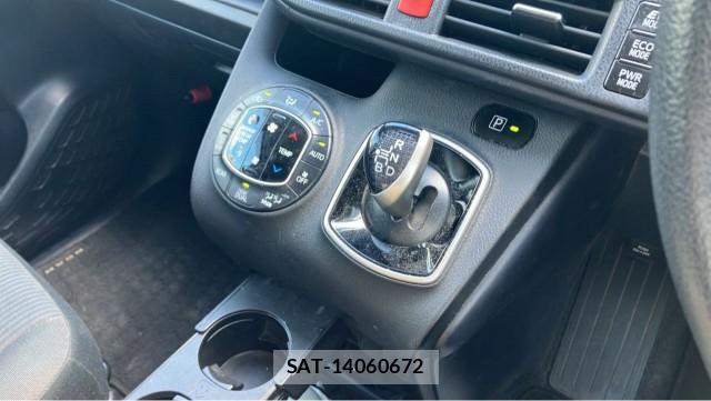 Toyota NOAH 2015-09 8651454-14