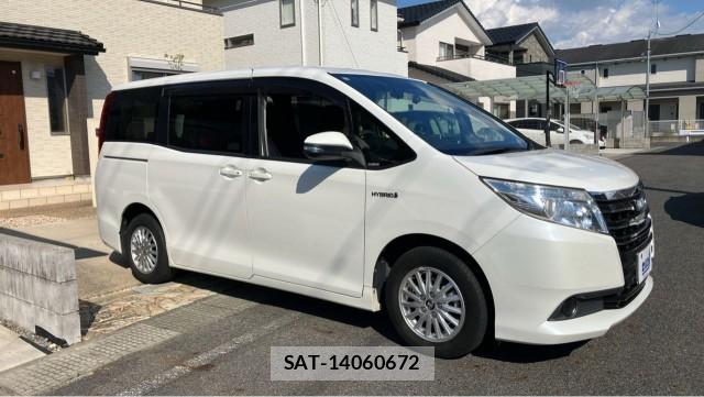 Toyota NOAH 2015-09 8651454-3