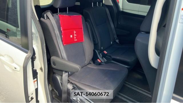 Toyota NOAH 2015-09 8651454-6