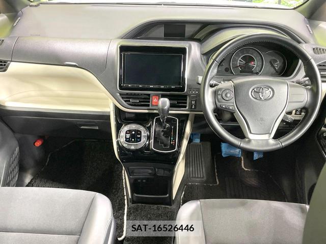 Toyota NOAH 2018-02 8651565-1
