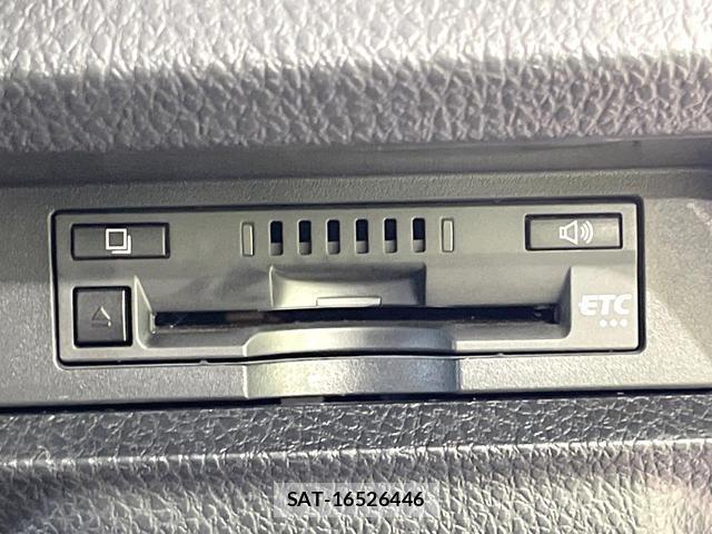 Toyota NOAH 2018-02 8651565-6