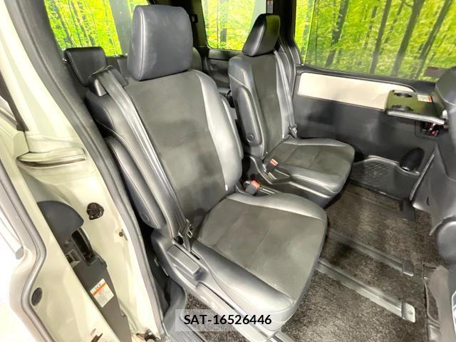 Toyota NOAH 2018-02 8651565-8