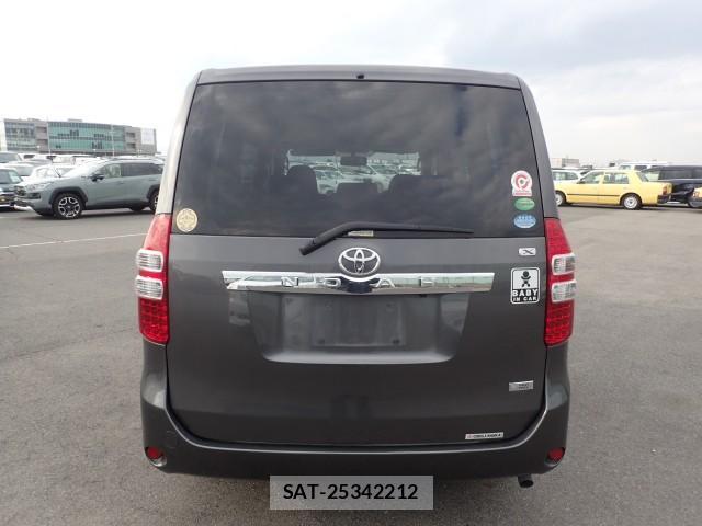 Toyota NOAH 2012-10 8651595-1