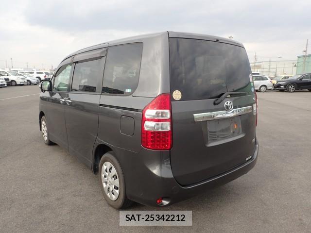Toyota NOAH 2012-10 8651595-13