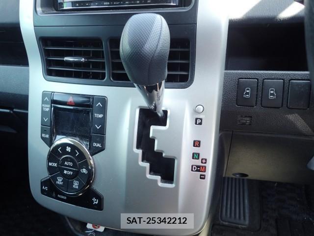 Toyota NOAH 2012-10 8651595-14