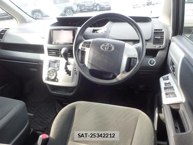 Toyota NOAH 2012-10 8651595-2