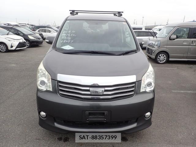 Toyota NOAH 2013-08 8651599-3