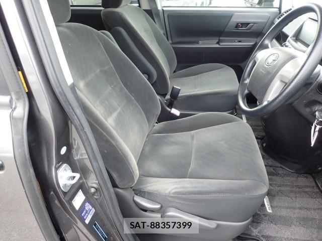 Toyota NOAH 2013-08 8651599-5