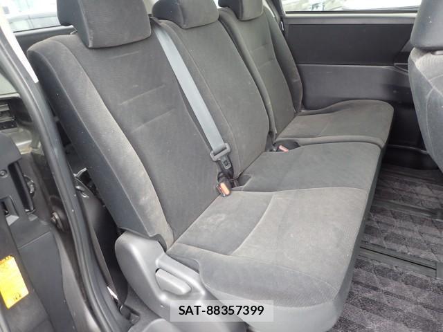 Toyota NOAH 2013-08 8651599-6