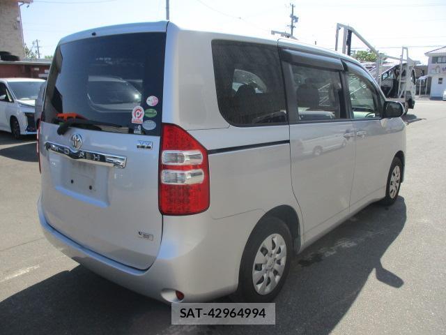 Toyota NOAH 2013-06 8651600-13