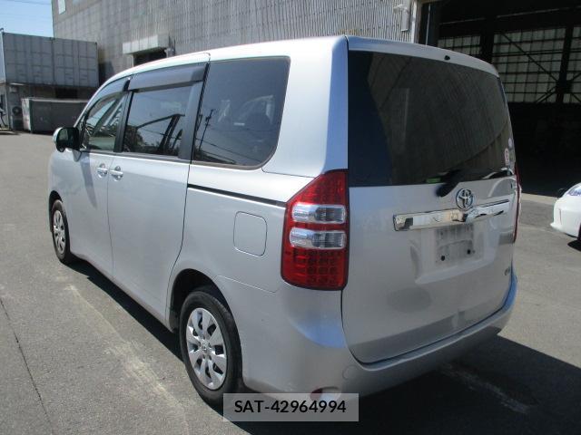 Toyota NOAH 2013-06 8651600-14
