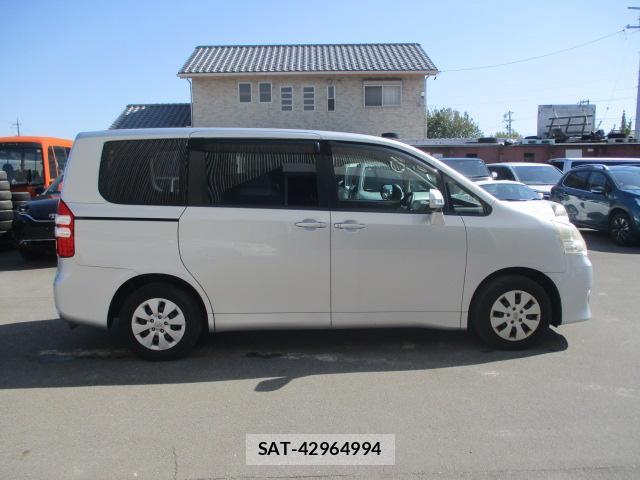 Toyota NOAH 2013-06 8651600-3