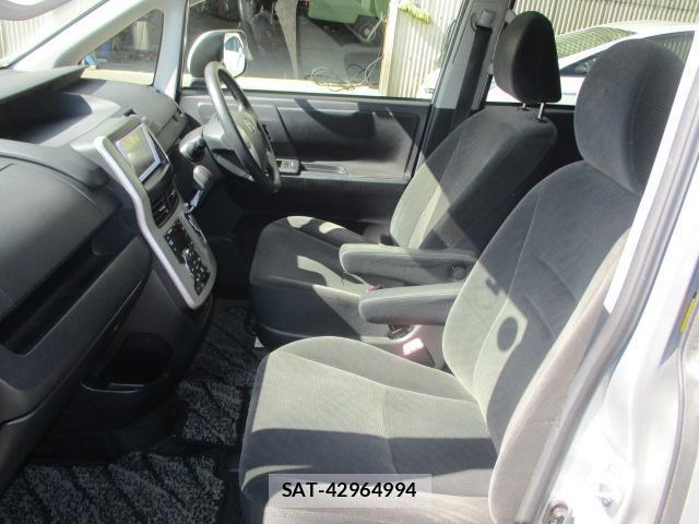 Toyota NOAH 2013-06 8651600-7