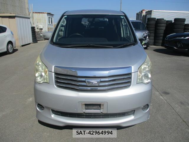 Toyota NOAH 2013-06 8651600-9