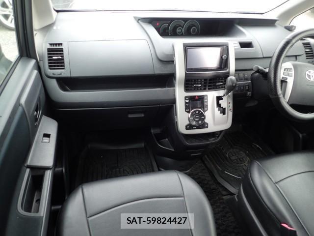 Toyota NOAH 2013-09 8651601-10