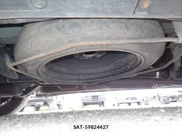 Toyota NOAH 2013-09 8651601-12