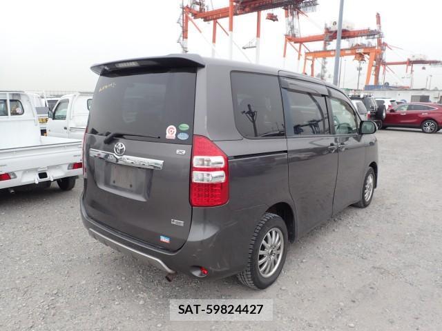 Toyota NOAH 2013-09 8651601-13