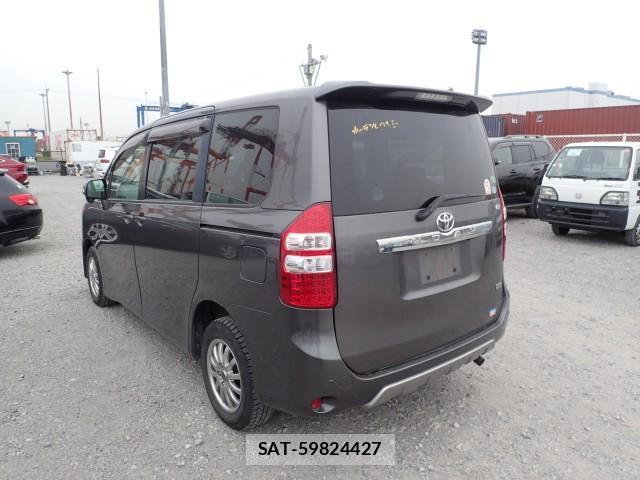 Toyota NOAH 2013-09 8651601-14