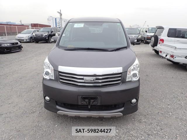 Toyota NOAH 2013-09 8651601-9