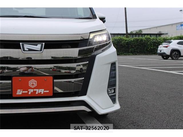 Toyota NOAH 2017-07 8651884-10