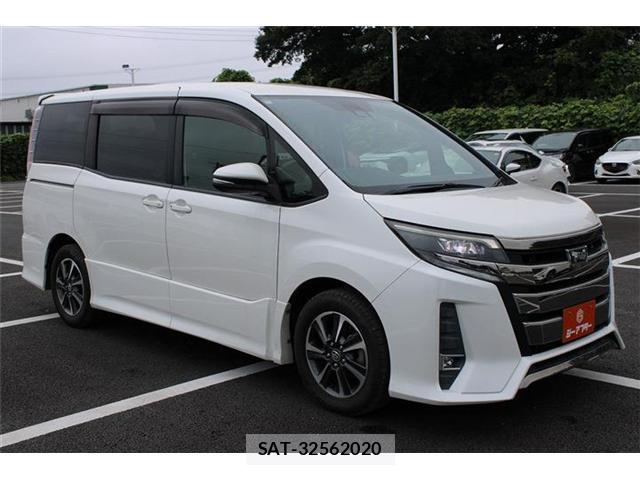 Toyota NOAH 2017-07 8651884-12