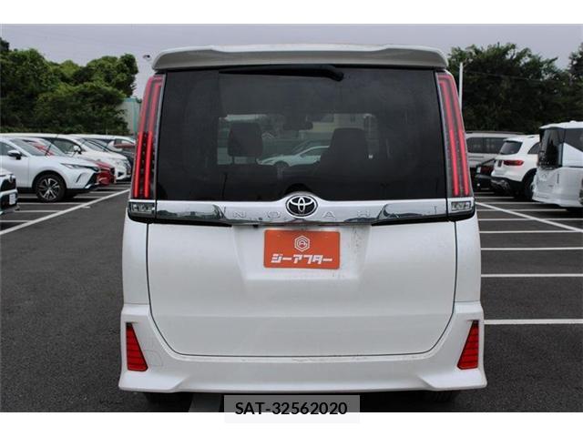 Toyota NOAH 2017-07 8651884-15