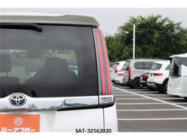 Toyota NOAH 2017-07 8651884-16