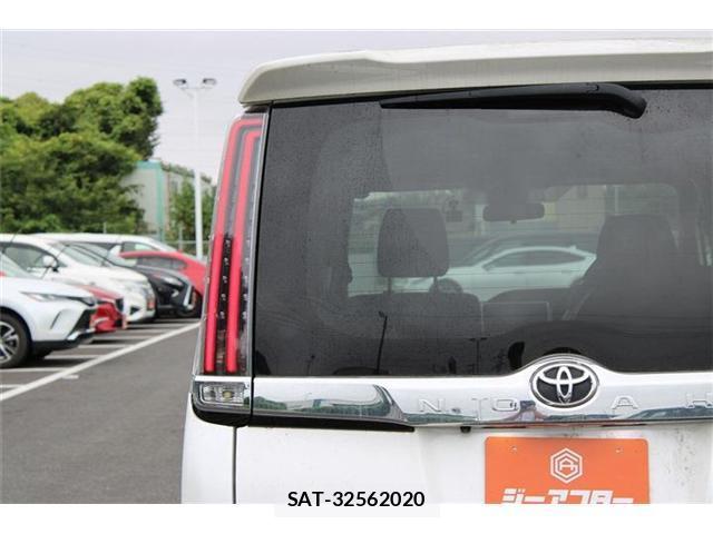 Toyota NOAH 2017-07 8651884-17