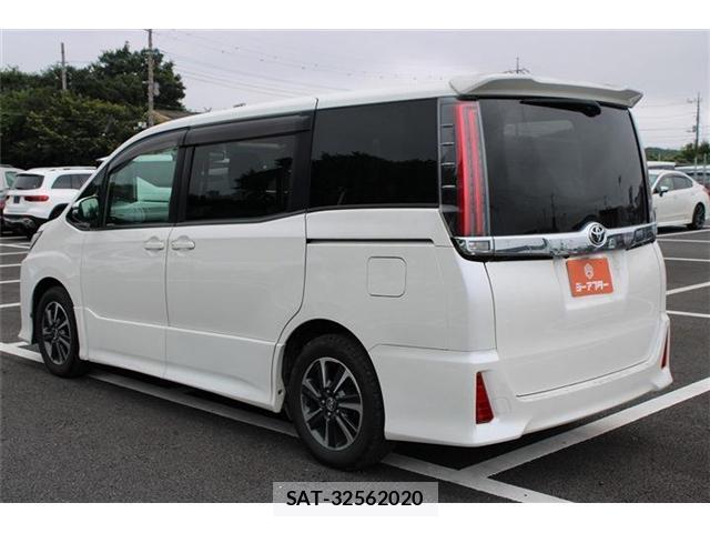 Toyota NOAH 2017-07 8651884-18