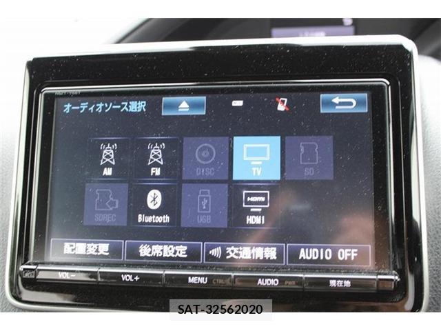 Toyota NOAH 2017-07 8651884-3