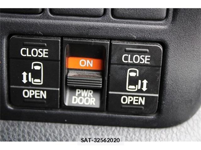 Toyota NOAH 2017-07 8651884-5