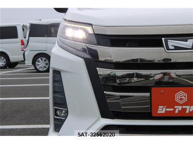 Toyota NOAH 2017-07 8651884-9