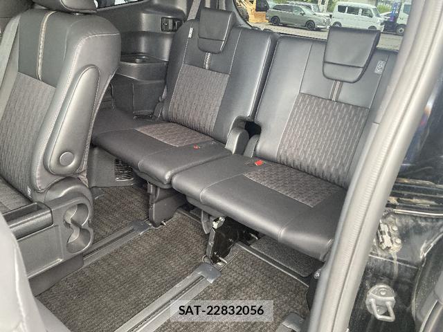Toyota NOAH 2023-10 8651931-1
