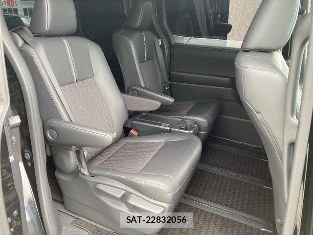 Toyota NOAH 2023-10 8651931-17