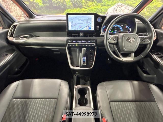 Toyota NOAH 2022-06 8652168-1