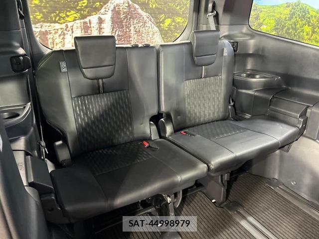 Toyota NOAH 2022-06 8652168-9