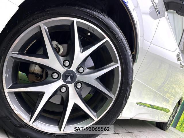 Toyota NOAH 2014-06 8652353-13