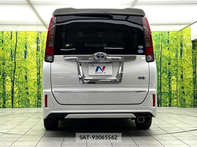 Toyota NOAH 2014-06 8652353-15