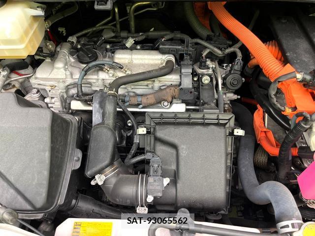 Toyota NOAH 2014-06 8652353-18