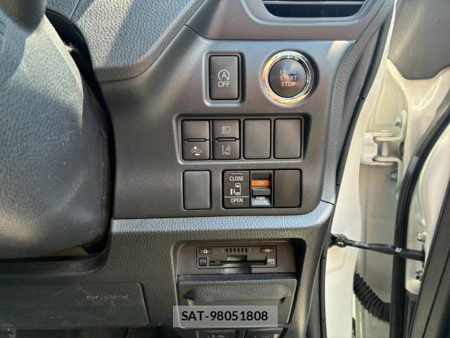 Toyota NOAH 2020-11 8652405-11